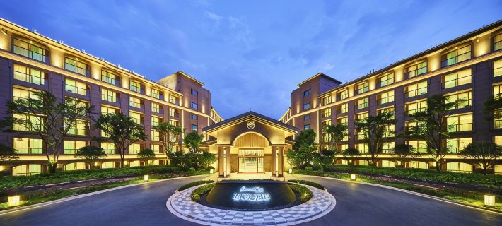 Fuxian Lake Emerald Bay Hotel (Cambrian Town) Hotele w: Chengjiang