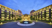 Fuxian Lake Emerald Bay Hotel (Cambrian Town) - 4-Star