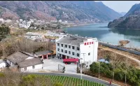 Shiquan Liuxi Fisherman's Home - parkir