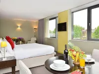 Axiom Park Hotel Hotels near Battersea Evolution