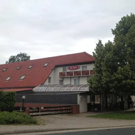 Hotel & Restaurant Bei Baki Отели в г. Зенде