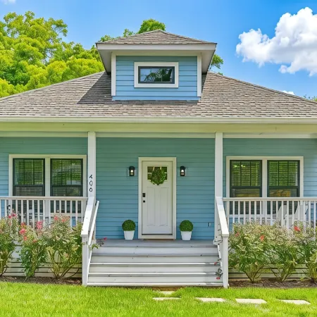 Modern Cottage Close to Downtown