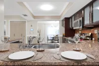 Epic! 3 Miles to Hard Rock Stadium. King Bed-BBQ-Free Parking. Midpoint Location - Kitchen