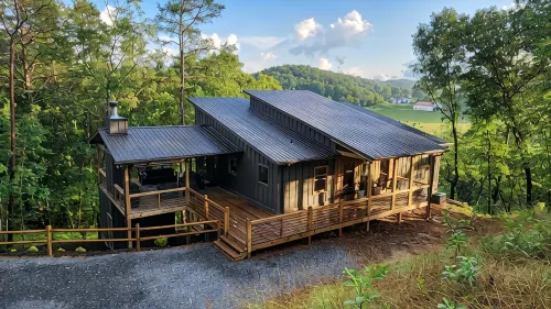 Luxe Cabin, View, 4 Bedrooms, 3 Kings, Private, 8 min to DT BR