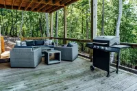 Elegant Mountain Escape - Luxe Cabin w/ Hot Tub, Firepit & Dog Friendly - 4-Star