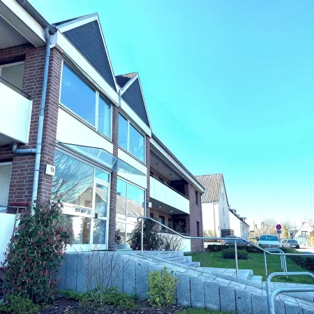 Apartment with 4 beds, south-facing balcony, underground parking space near the beach