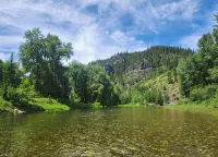 Beautiful Coeur d'Alene River  Waterfront Cabin - 4-Star