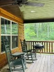 Rustic Log Home, 2 Bedroom with loft, Quiet and Secluded. - Homestays