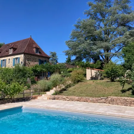 Beautiful house in the heart of the Périgord Noir 4 km from Le Bugue. Sleeps 4