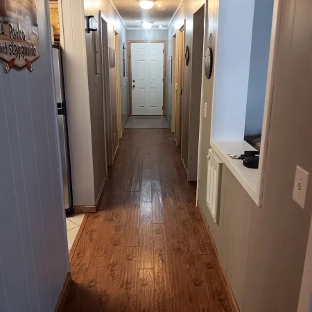 Cozy 2 bedroom condo walking distance to slopes hot tub,pool,gameroom,gym.