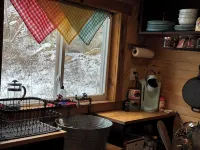 Cozy cabin on 30 acres just minutes from The Wilds with AC, WiFi - Alphydda