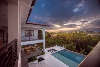 Grand Cypress Luxury Home Amazing location/ outdoor Pool, free Wifi ,Terraza -  Ferienhäuser