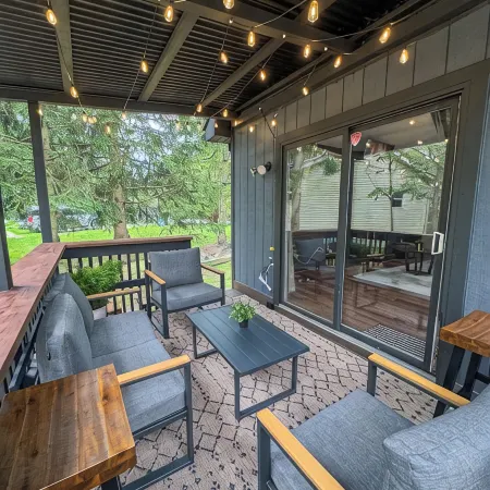 Charming 3-bedroom chalet with WiFi, AC in welcoming Tobyhanna