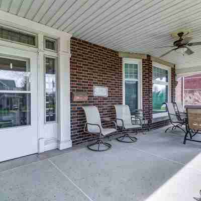 Port Clinton 4 Bdrm Luxury-2 blocks from beach Others