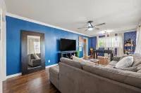 The Rhitreat, 2BR, 10 Min to Downtown & Airport - Bungalows