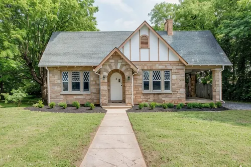 GUEST FAVORITE 3-bed stone cottage home in Murfreesboro close to Nashville - Bungalows