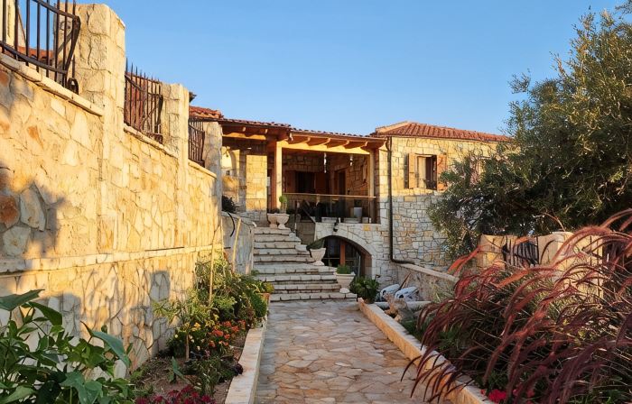 Charming 3-bedroom villa with AC, WiFi,  in serene Dhërmi