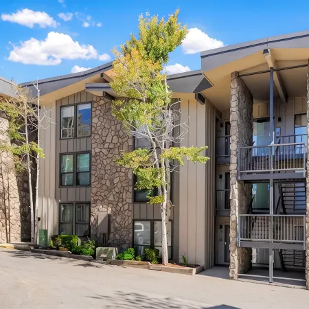 2Br Lake Dillon Escape w/ Pool & Hot Tub!