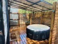 “The Honey Hive” near “The Big Thicket” Cozy Cabin in The Piney-Woods. - 2-Star
