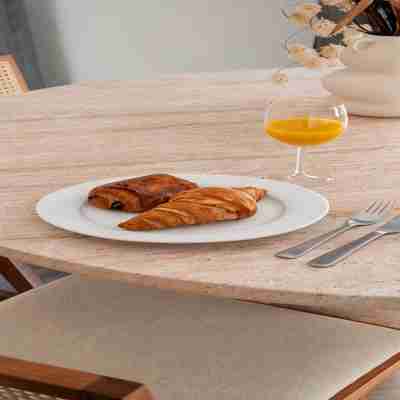 Modern Apartment - AC 1BR/4P - Genève Dining/Meeting Rooms