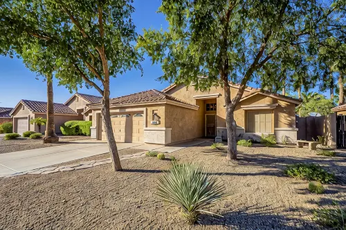 ~Heated Pool/Spa, King Bed, Amazing Backyard & Location! Hiking, Biking, Parks