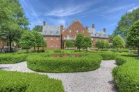 The Founders Inn and Spa, Tapestry Collection by Hilton - parking