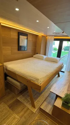 "City Hideaway: Off-Grid Luxe"