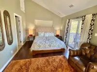 Modern 6 bedroom retreat, stunning lake views, close to village!