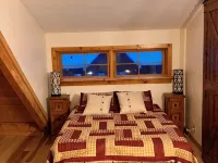 Cozy Woodland Escape: Scenic Cabin Retreat in Alpine, WY アルパインのホテル