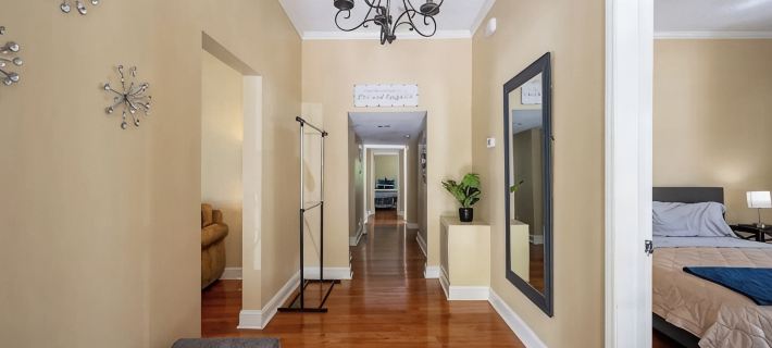 Modern 3-bedroom house, TV each room,big fence yard, Pet stay free, Lighted Deck Hotels in Durham