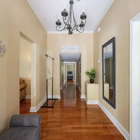 Modern 3-bedroom house, TV each room,big fence yard, Pet stay free, Lighted Deck