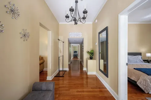 Modern 3-bedroom house, TV each room,big fence yard, Pet stay free, Lighted Deck