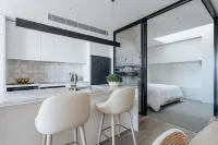 Sunlit Sorrento Splendour in Position Perfect - Apartments