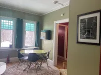 Luxury Sleeps 6! Voted CNN Best Town Outdoors, Wine and Cider, College-Town Hip.