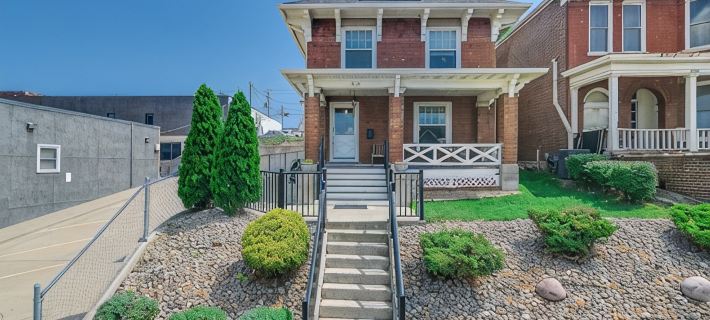 The Big House, Historic 4-Bedroom Home With Custom Art And Dedicated Workspace コールのホテル
