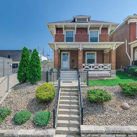 The Big House, Historic 4-Bedroom Home With Custom Art And Dedicated Workspace