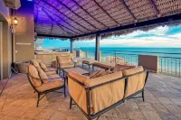 Luxury 4Bd Penthouse, Ocean VIEWS, 2 king suites, pvt jacuzzi, beachfront resort - 4성급