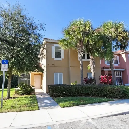 Great home & location-private pool, forest view-near DISNEY & so much more!