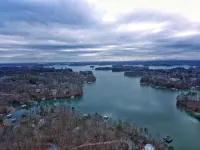 Lakefront Pet friendly with Hot Tub & Private Dock