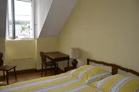 Typical Morgat house 150m from the beach with private garden