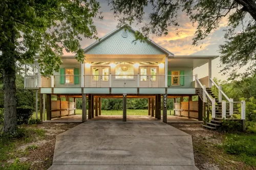 Sassy Seas 2Br Cottage Near Ocean Springs: Gulf Views, w/Balcony & Fire Pit - 4-Sterne