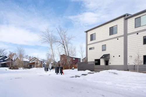 Spacious & Industrial Condo - Perfect for the Whole Gang! Dogs Ok & Great Rates! - Wifi