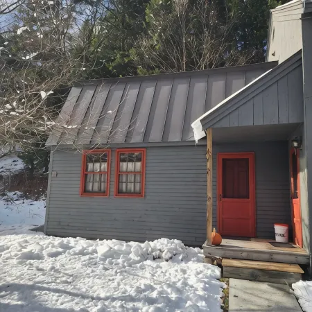 Cozy Quechee Cabin Near Woodstock and Skiing w/Woodstove and All the Amenities Hotels in Quechee