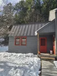 Cozy Quechee Cabin Near Woodstock and Skiing w/Woodstove and All the Amenities - Wifi