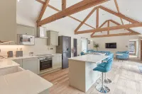Luxury 3-Bed Cotswolds Barn for Families & Friends