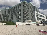 Luxury Beachfront Condo • 2 Parking • Fast WiFi • Walk to Dining & Shops - Jacuzzi