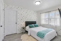 Modern Luxury with Cozy Vibes - Homestays