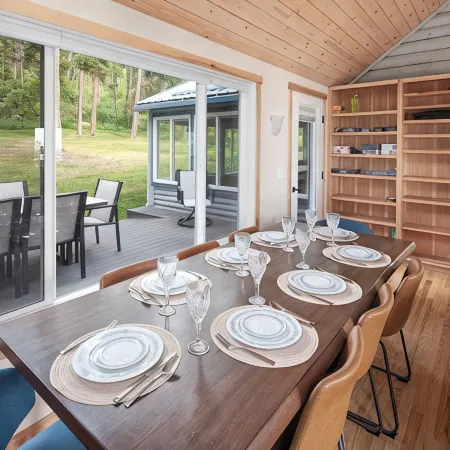 6-bed, 5-bath cabin with majestic view of Flathead Lake with AC - sleeps 20
