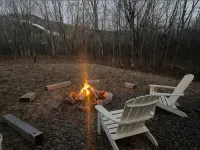 Log Cabin across from ski Wentworth, with outdoor fire pit and BBQ - Wifi