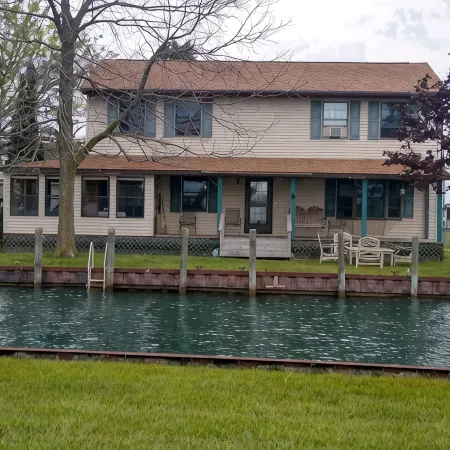 Spacious Home Off Lake St Clair On Harsens Island